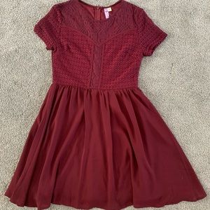 Beautiful maroon / burgundy dress! Excellent used condition
